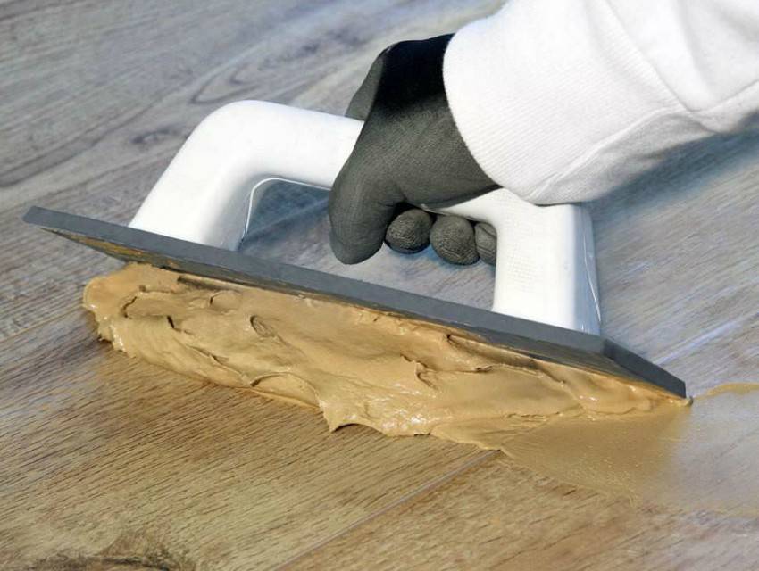 Шпаклевка под ламинат. Шпаклевка для щелей дерева. Шпаклевка для дерева для заделки щелей. Шпаклевка для ламината. Шпаклевка для дерева для заделки щелей в полу